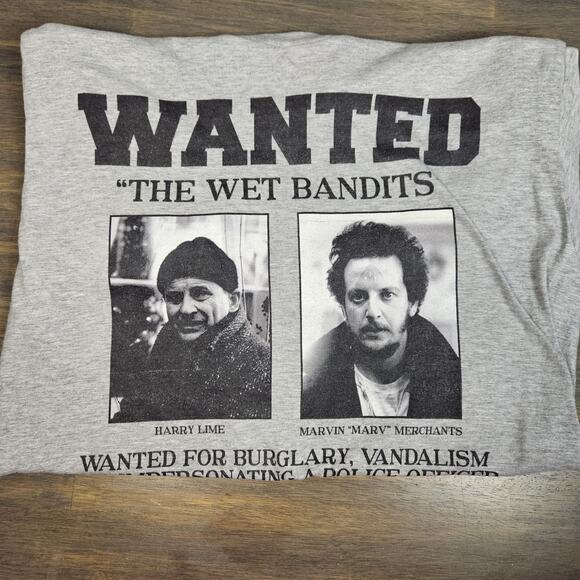 HOME ALONE WANTED THE WET BANDITS Holiday Christmas Gray Men’s Large T-Shirt - Picture 1 of 5